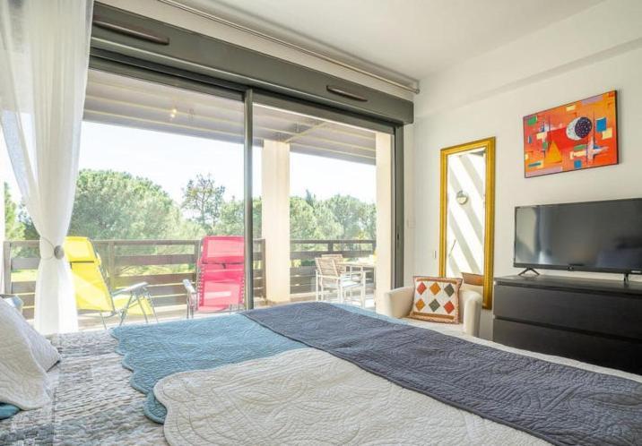 Vert Paradis - Vue Apaisante Sur Golf, Pins Parasols, 2E Etage - 80 M2 Dont Terrasse Avec Pergola, 2 Chambres, 3Et Iles, 3 Clim, Wifi - Piscine, Parking Et Park A Velos, Ascenseur - En Option Linge, Menage - Pistes Cyclables, Mer A Proximite Saint-Cyprien  Exteriör bild
